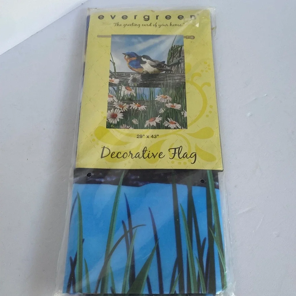 Evergreen Decorative Flag Garden 29x43 Blue Bluebirds on a Fence New Birds Daisy